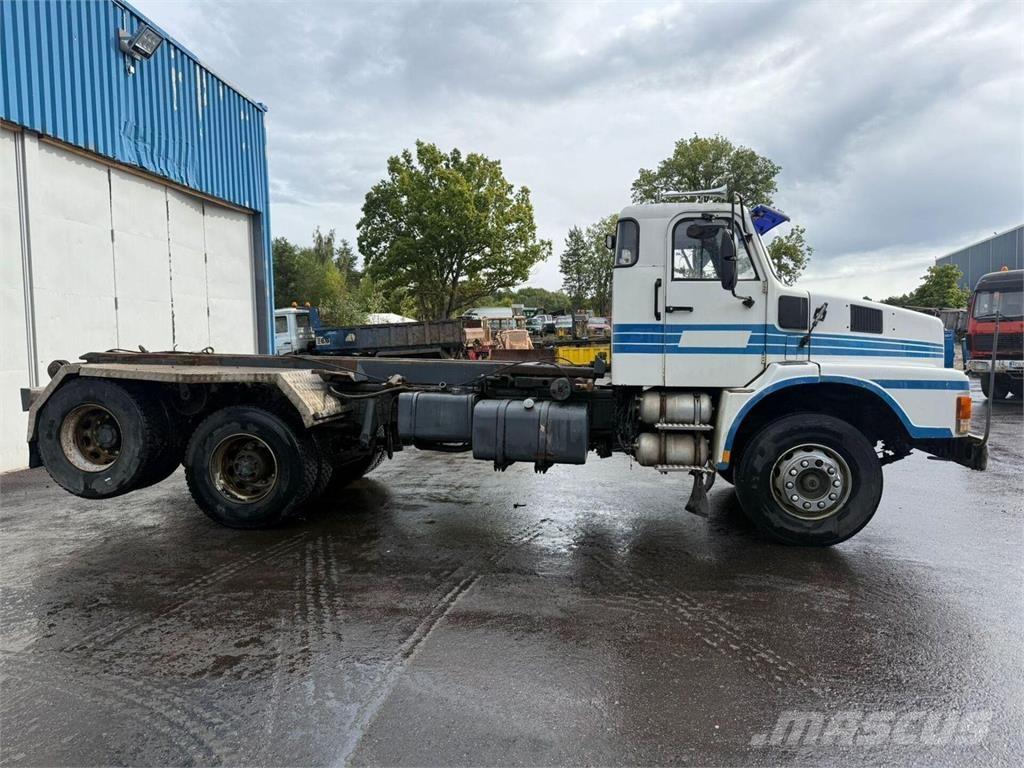 Volvo N10 6x2 Horgos rakodó teherautók