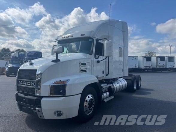 Mack ANTHEM 64T Nyergesvontatók