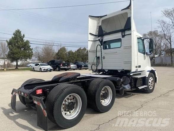 Volvo VNL64T300 Nyergesvontatók