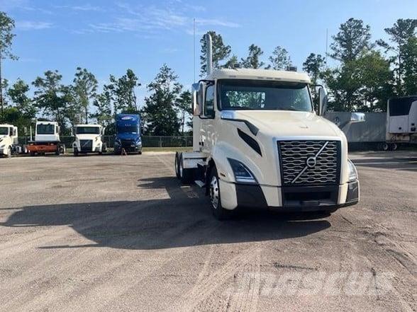 Volvo VNL64T300 Nyergesvontatók