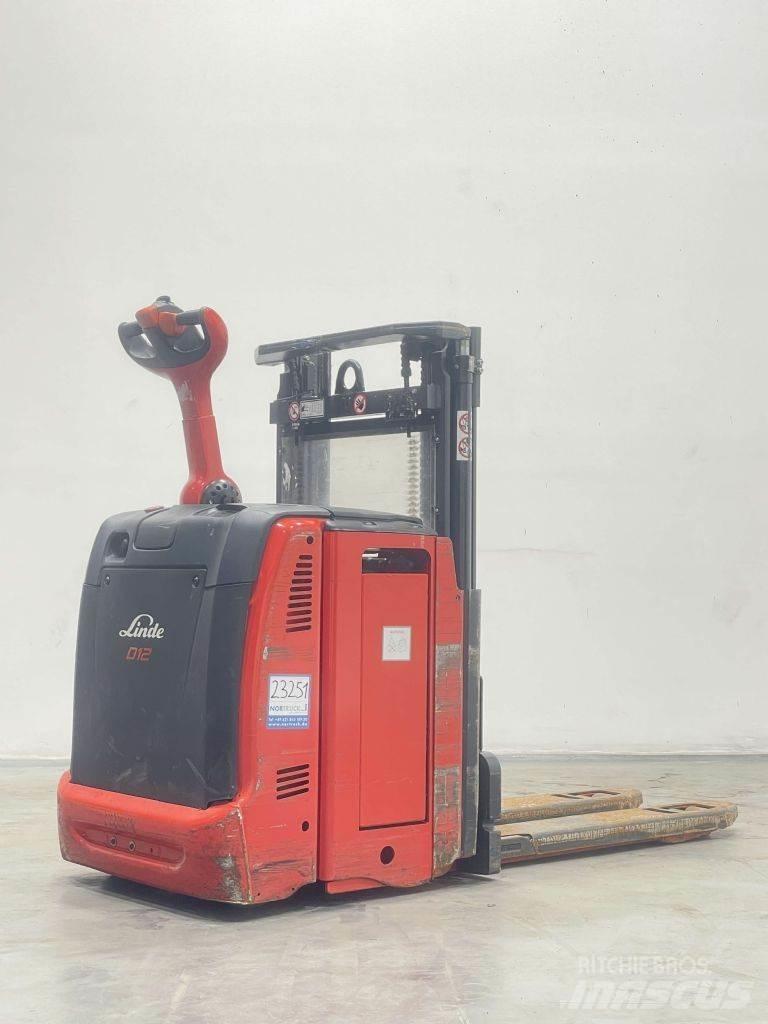 Linde D12-133 Gyalogkíséretű targonca