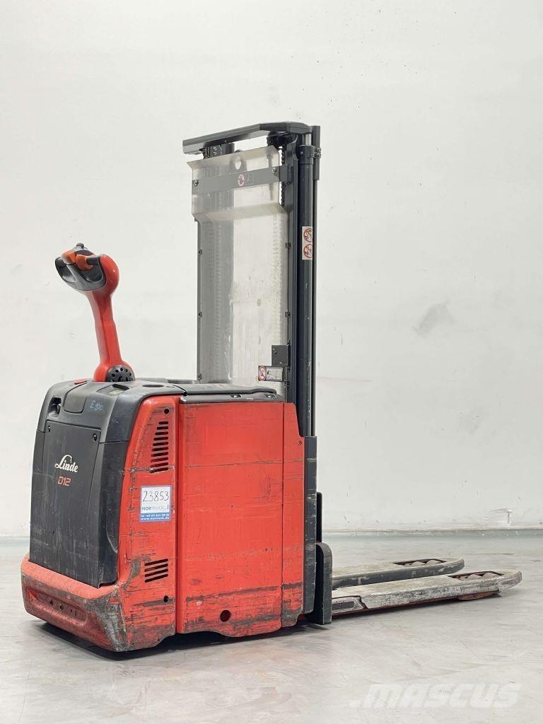 Linde D12-133 Gyalogkíséretű targonca
