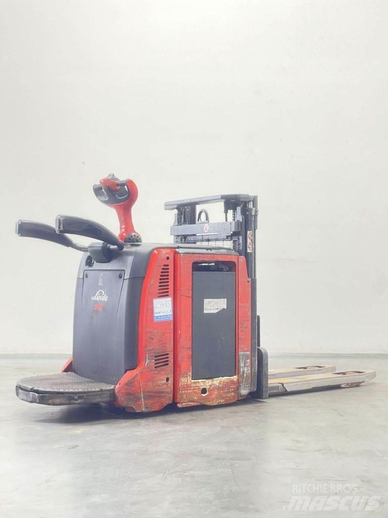 Linde D12AP-133 Gyalogkíséretű targonca