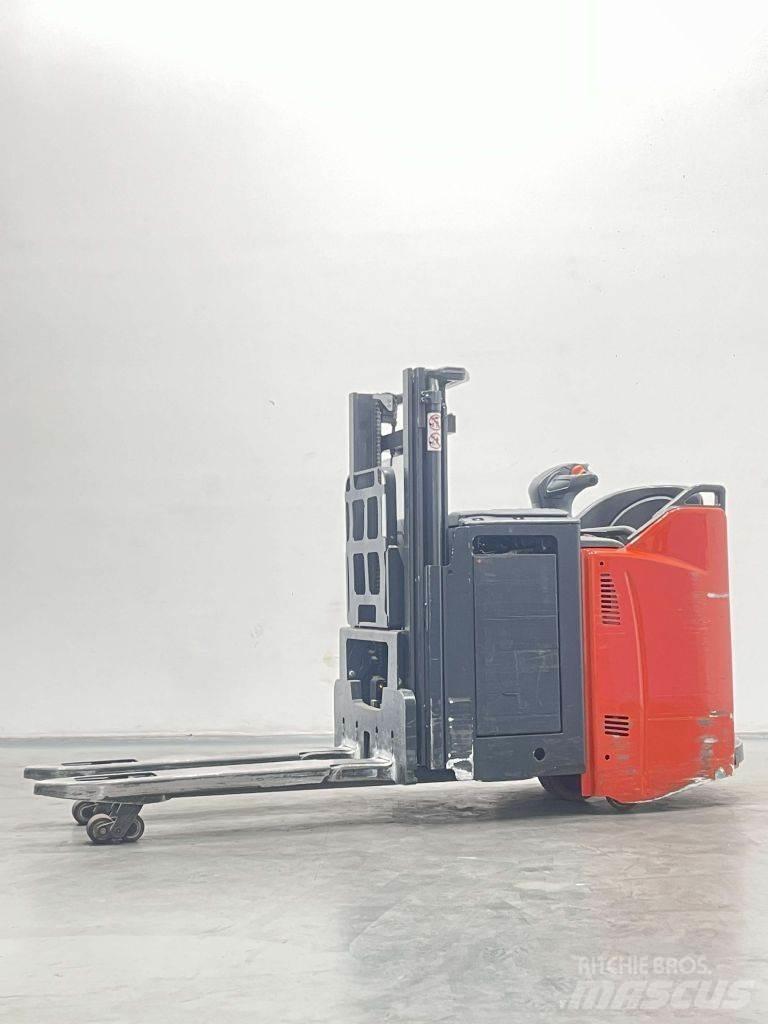 Linde D12HPSP-133 Gyalogkíséretű targonca