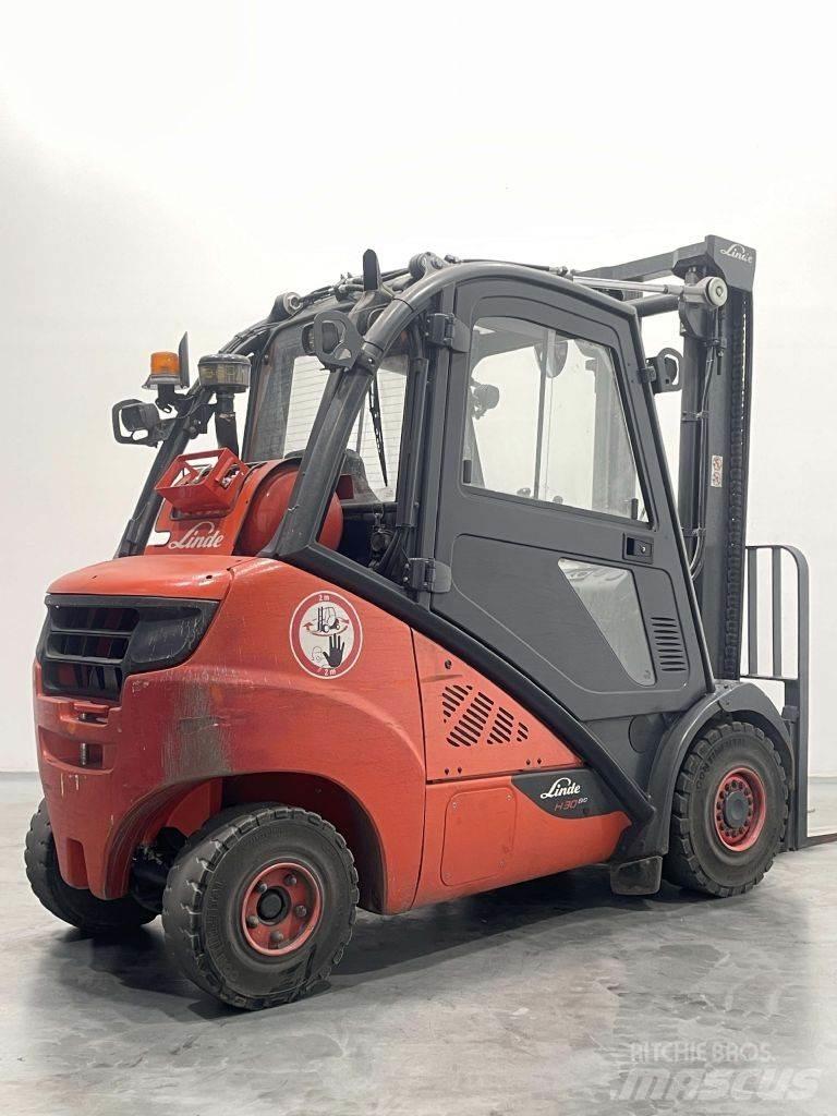 Linde H30T-02-393 Gázüzemű targoncák