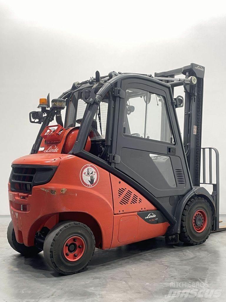 Linde H30T-02-393 Gázüzemű targoncák