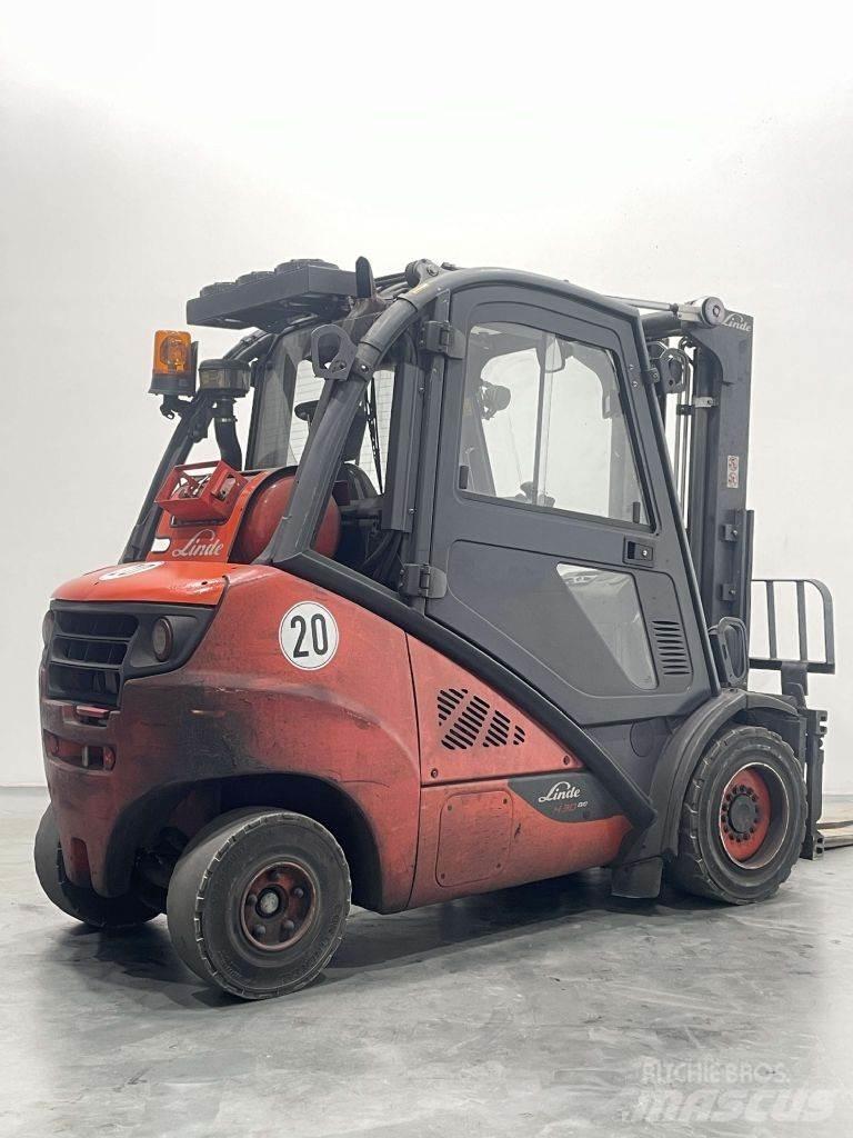 Linde H30T-02-393 Gázüzemű targoncák
