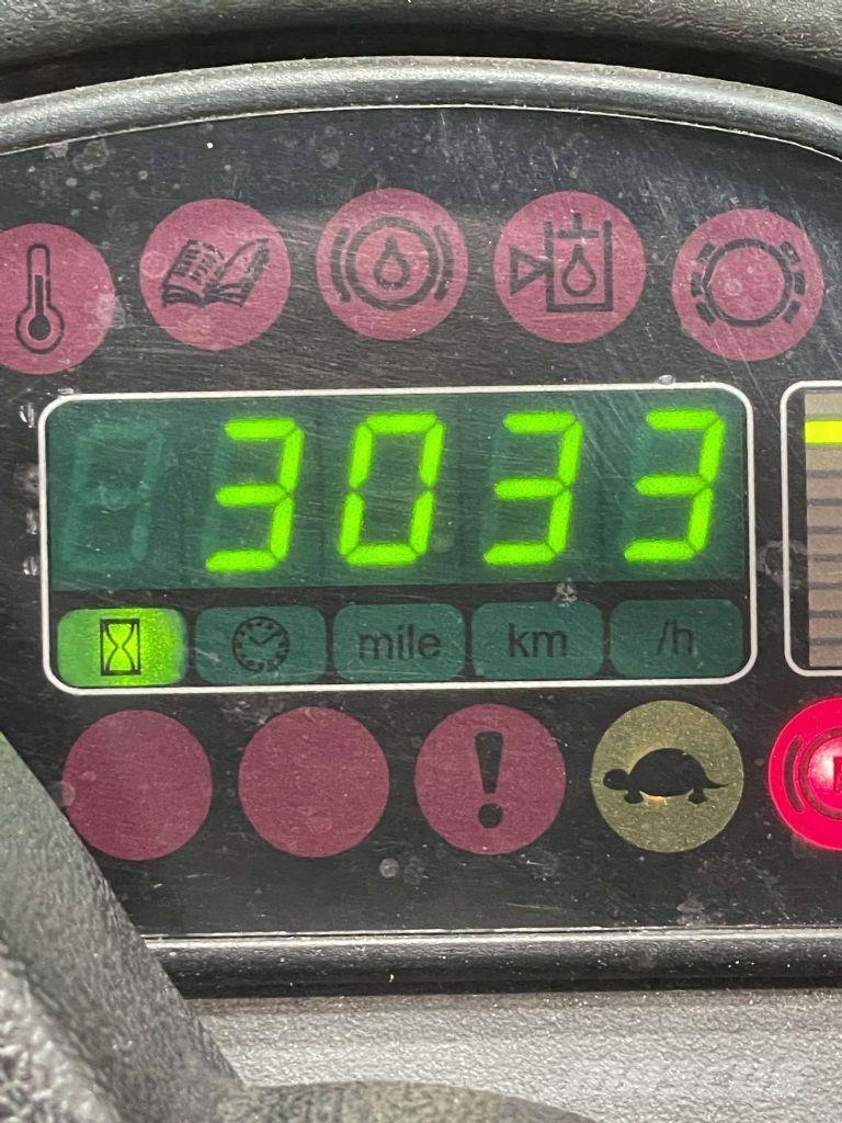 Linde P250-127 Vontatótargonca