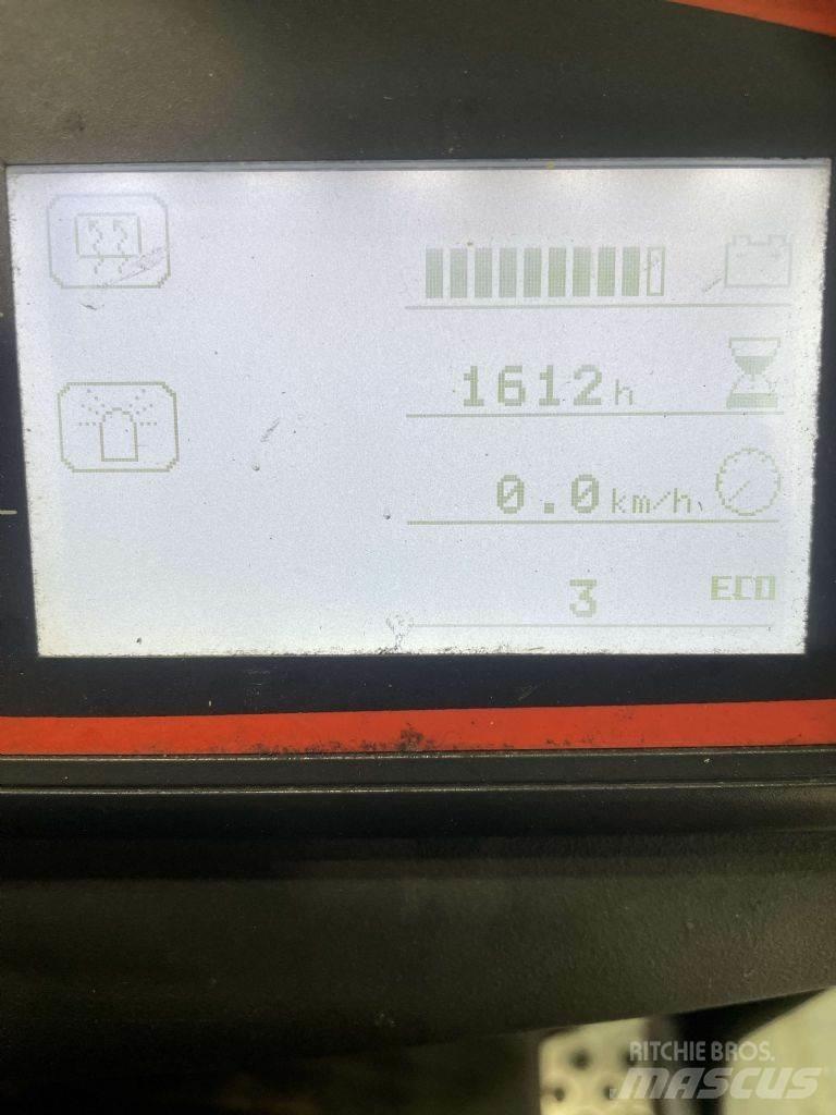 Linde P80-1191 Vontatótargonca