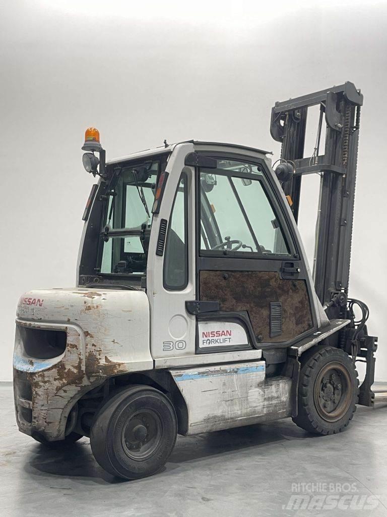 Nissan YG1D2A300 Dízel targoncák
