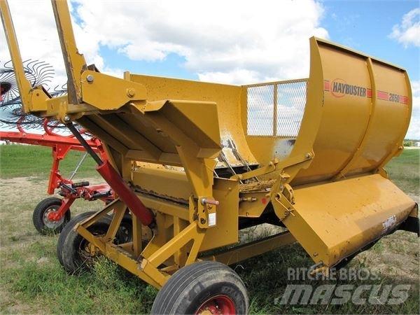 Haybuster 2650 Bála aprító, vágó, csomagoló