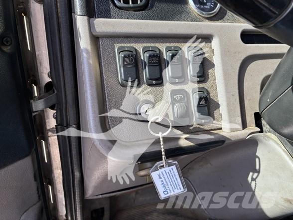 Peterbilt 365 Platós / Ponyvás teherautók