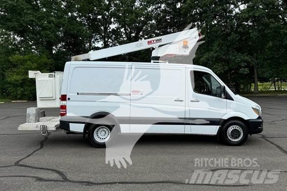 Skyvan UVN35A Teherautóra szerelt emelők és állványok