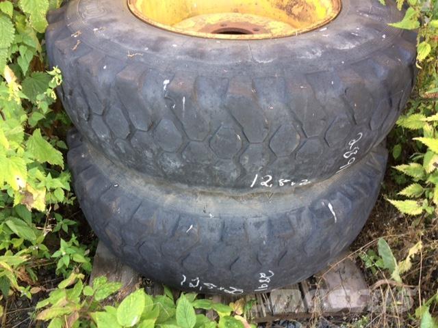  12.5x20 Gumiabroncsok, kerekek és felnik