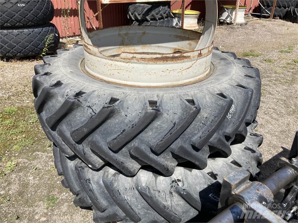  18.4X38 Gumiabroncsok, kerekek és felnik