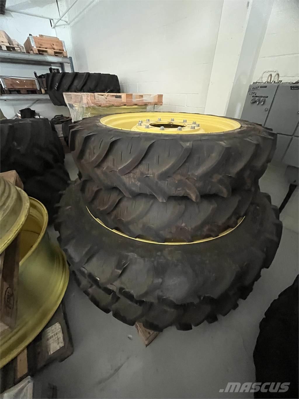  300/95X52 270/95X36 Gumiabroncsok, kerekek és felnik