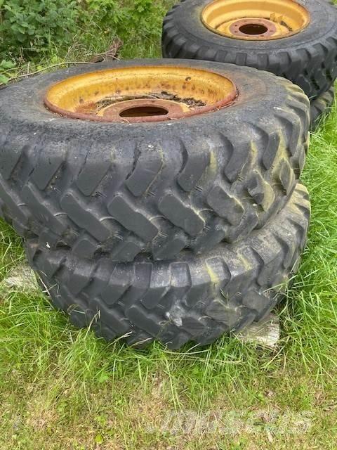  4ST LASTMASKINSDÄCK Gumiabroncsok, kerekek és felnik