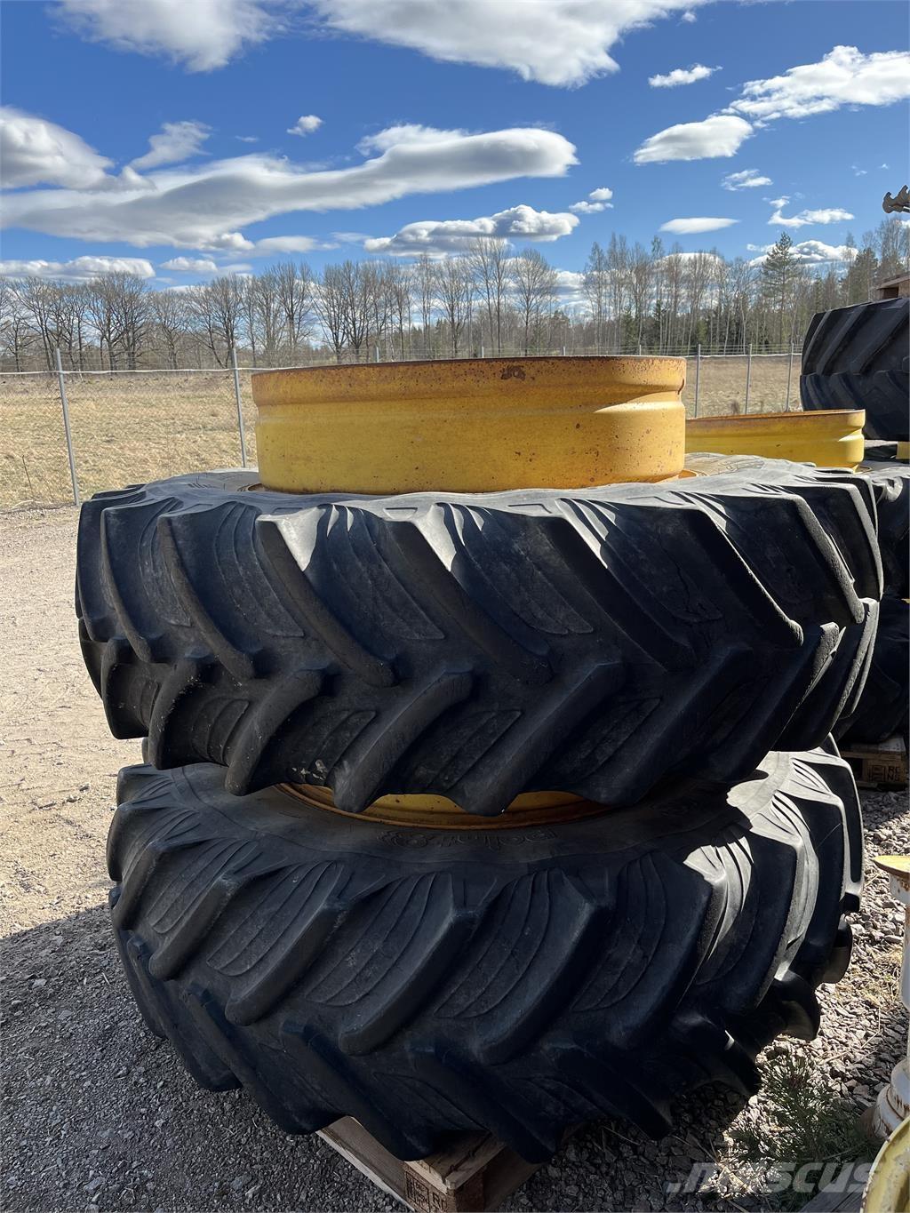 650/65x42, 540/65x30 Gumiabroncsok, kerekek és felnik