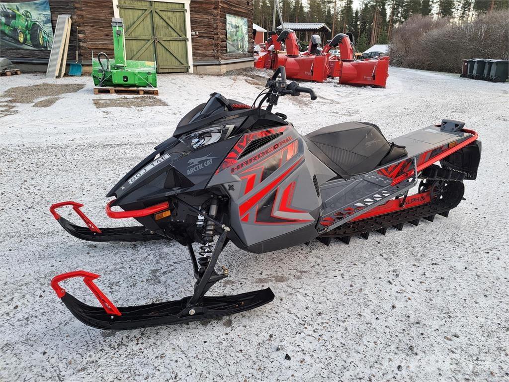 Arctic Cat M 8000 ALPHA Motoros szánok