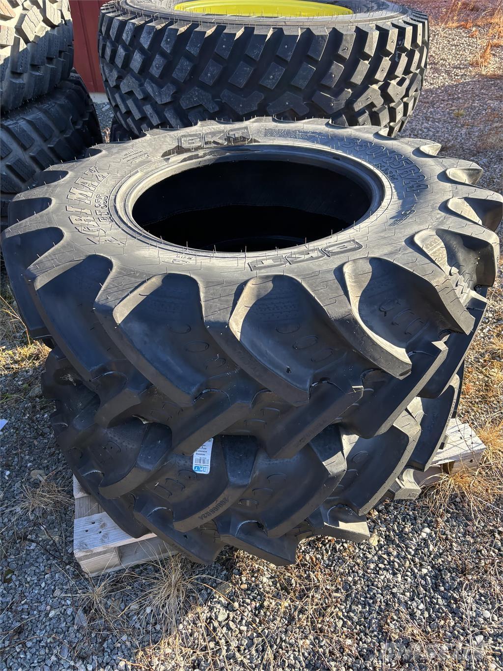 BKT Däck 380/85R24 2st Gumiabroncsok, kerekek és felnik
