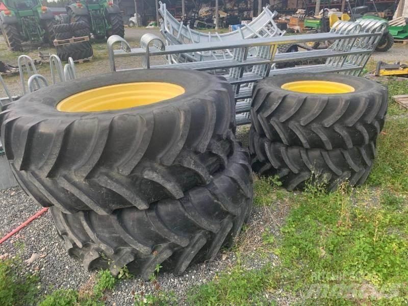 Firestone Däck på fälg Gumiabroncsok, kerekek és felnik