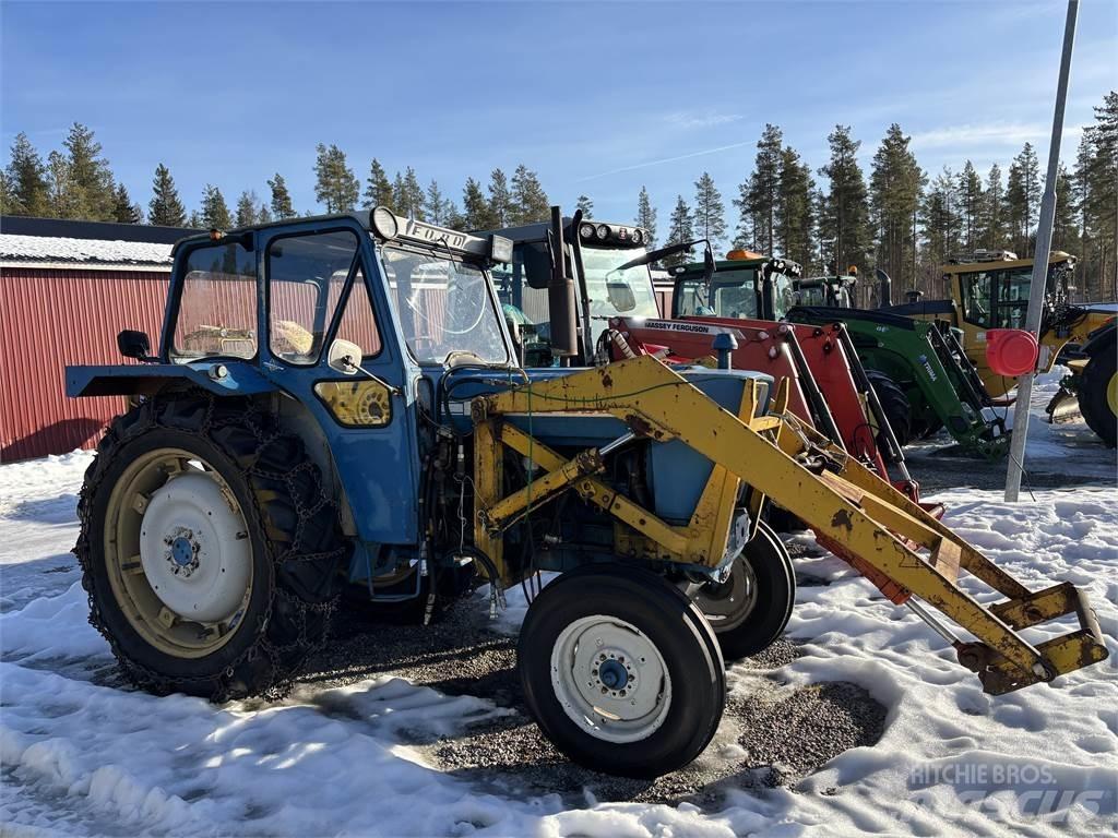 Ford 5000 med lastare Traktorok