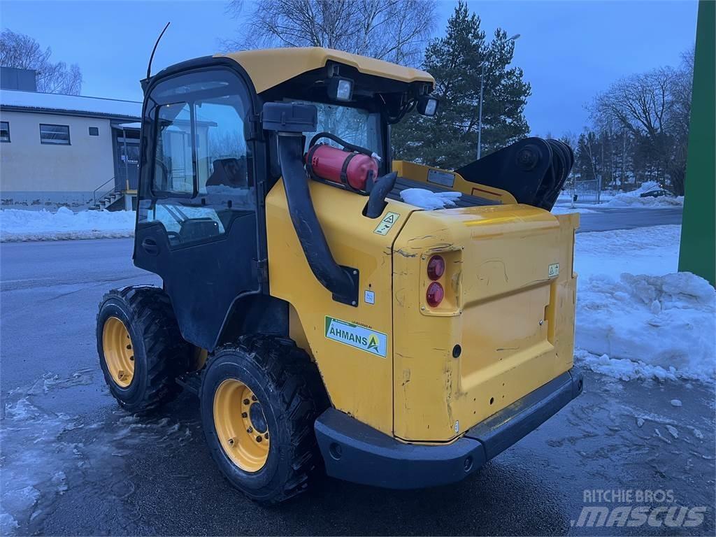 JCB 330 SKID STEER ATV-k