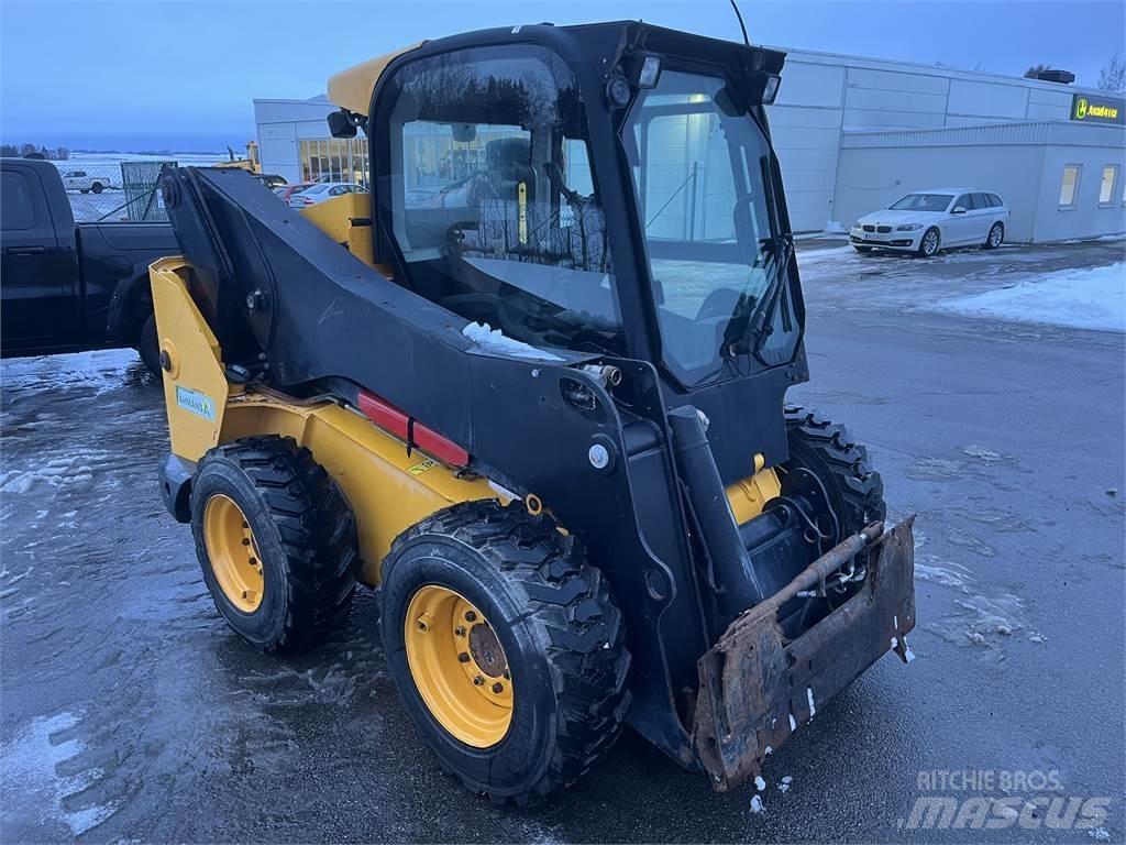 JCB 330 SKID STEER ATV-k