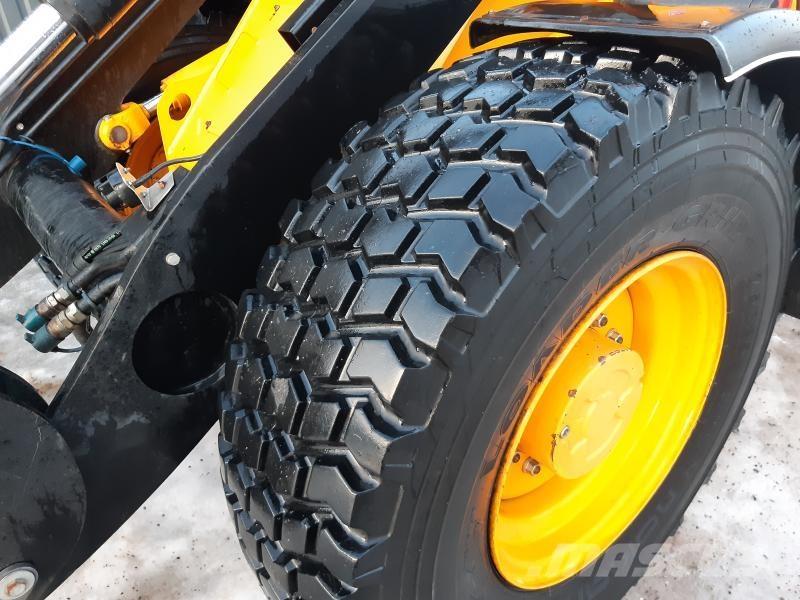 JCB 411 HT STORA BM Gumikerekes homlokrakodók