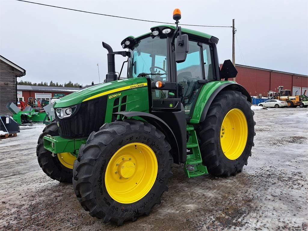 John Deere 6090M Traktorok