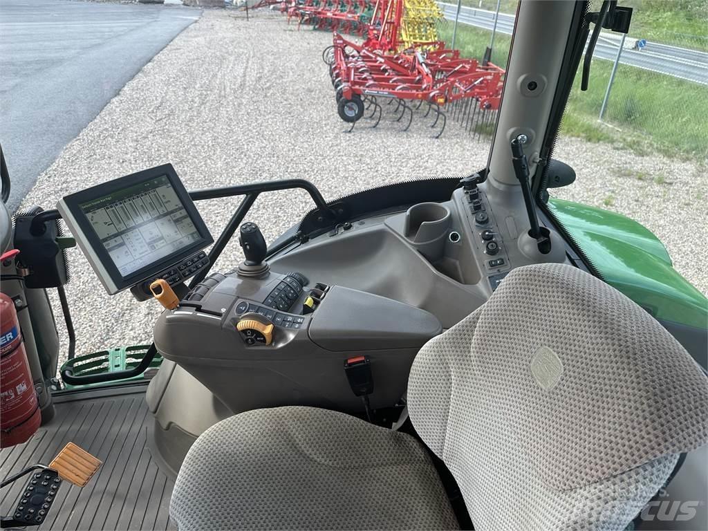 John Deere 6215R Traktorok