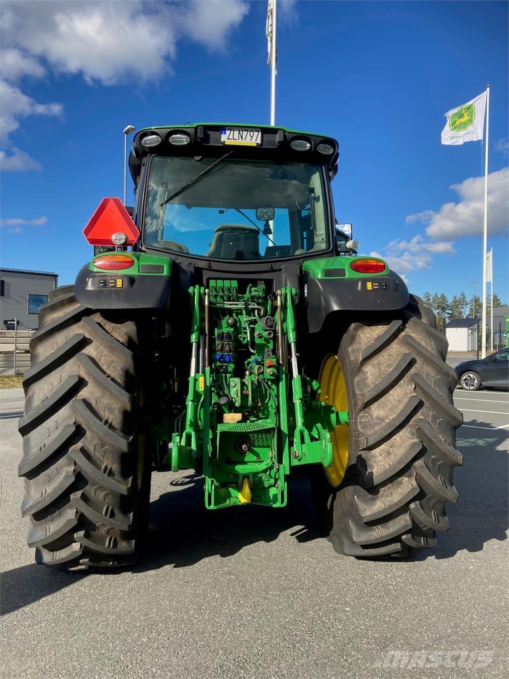 John Deere 6215R Traktorok
