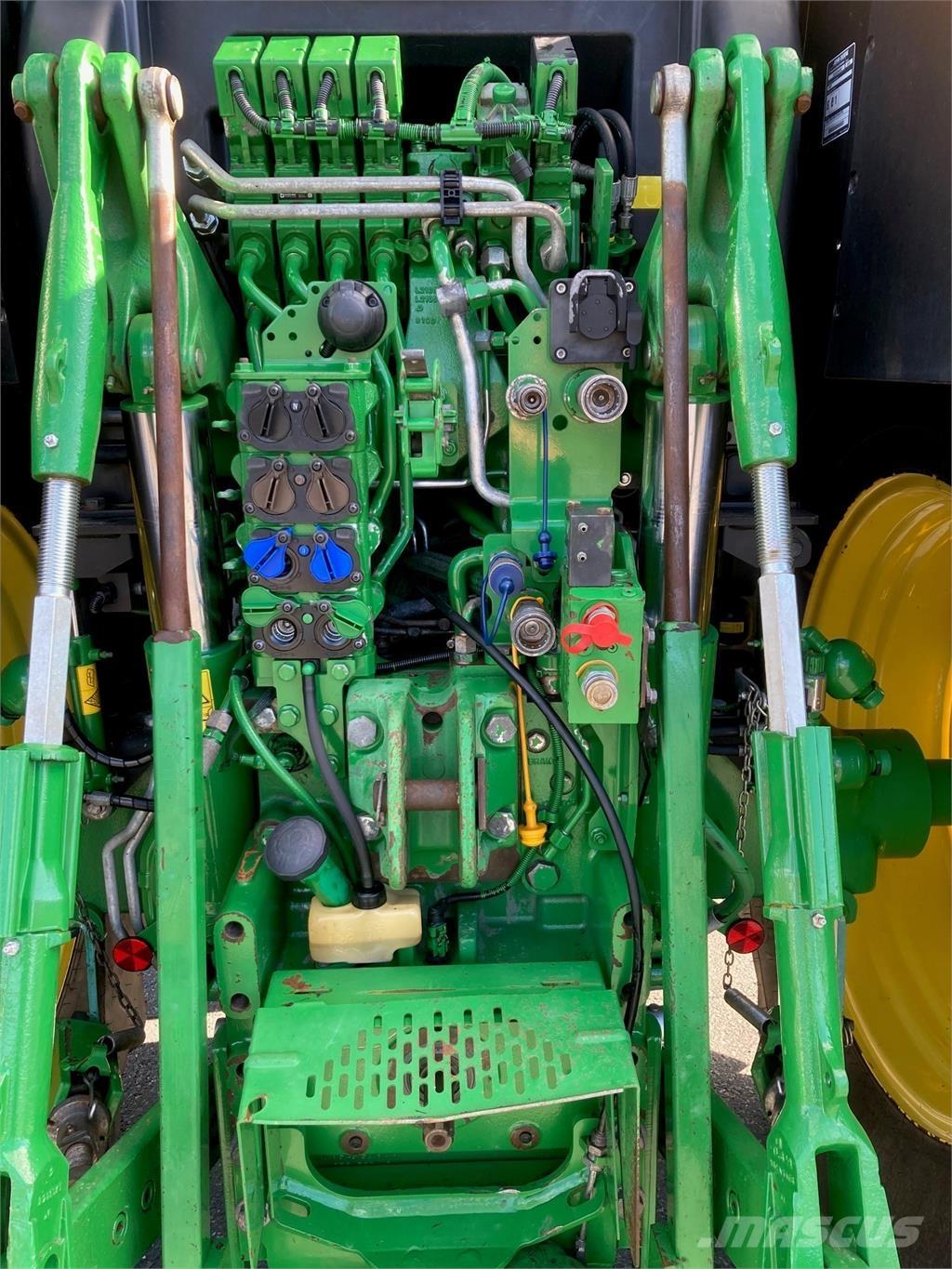 John Deere 6215R Traktorok
