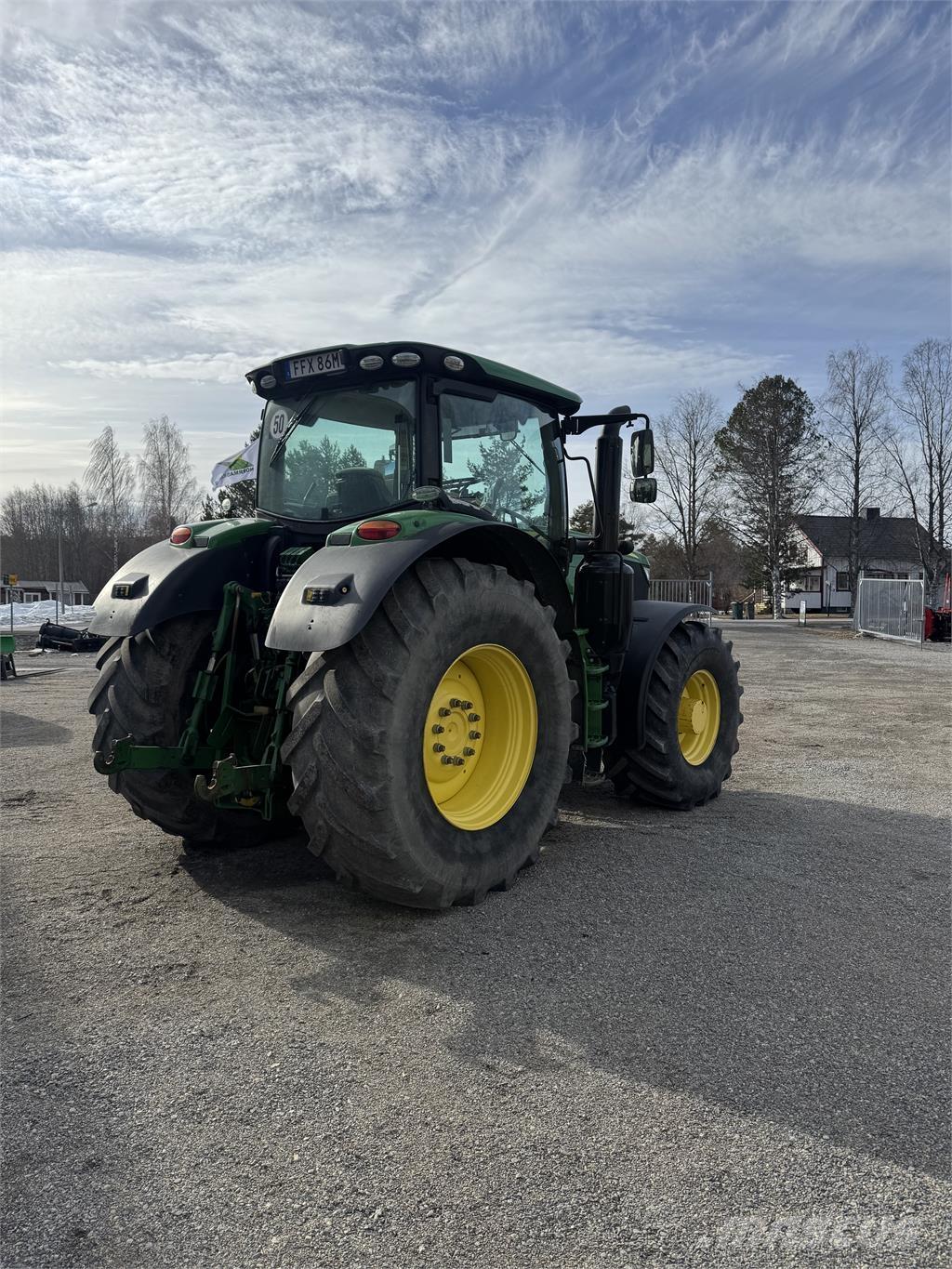 John Deere 6215R Traktorok