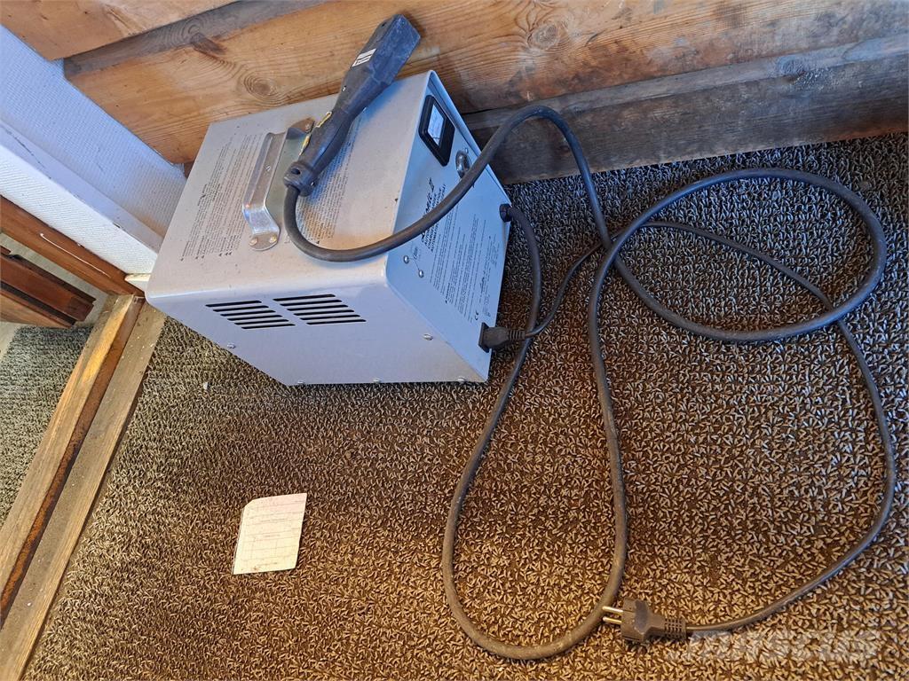 John Deere TE Gator Ráülős fűnyírók