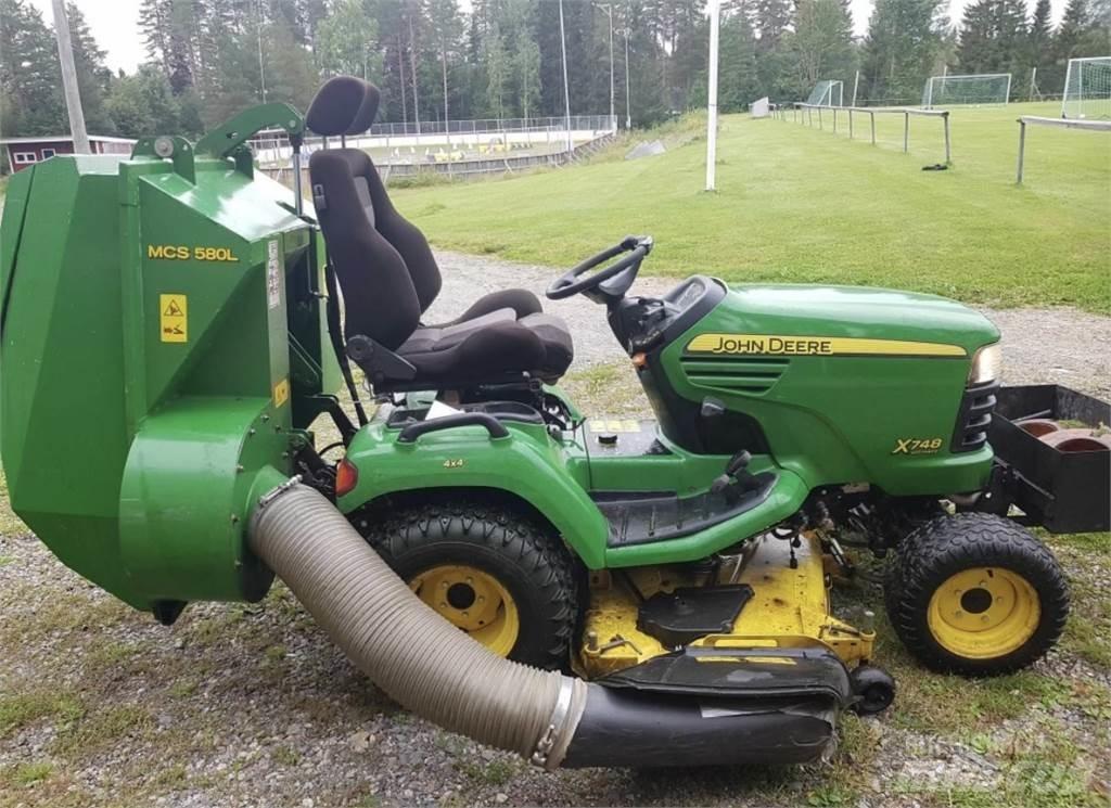 John Deere x748 Ráülős fűnyírók