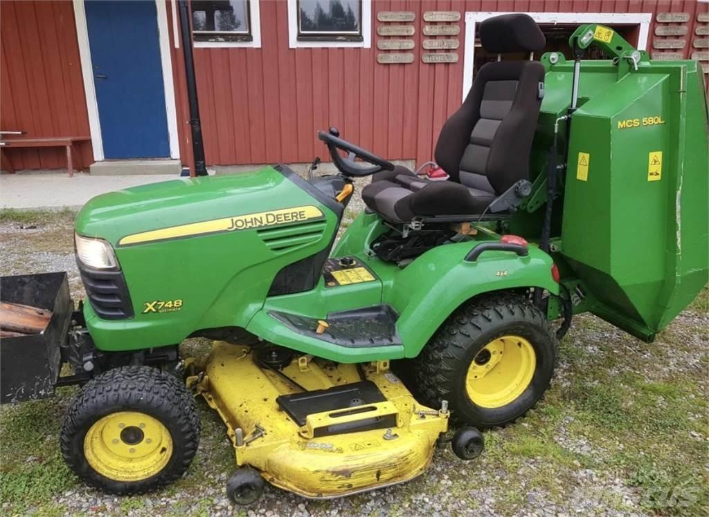 John Deere x748 Ráülős fűnyírók