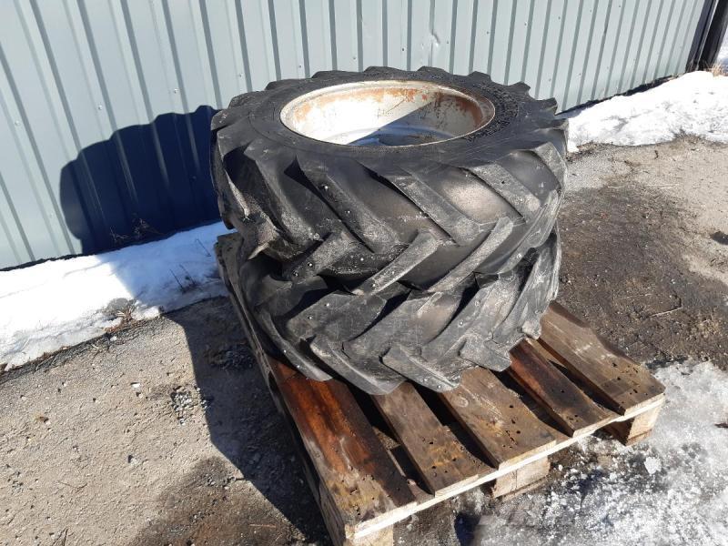  TRAKTOR HJUL 10,5/80-18 Gumiabroncsok, kerekek és felnik