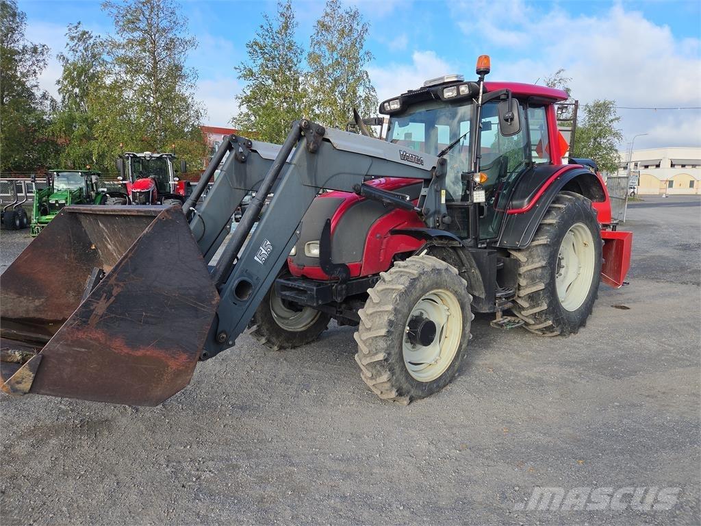 Valtra N121 Traktorok