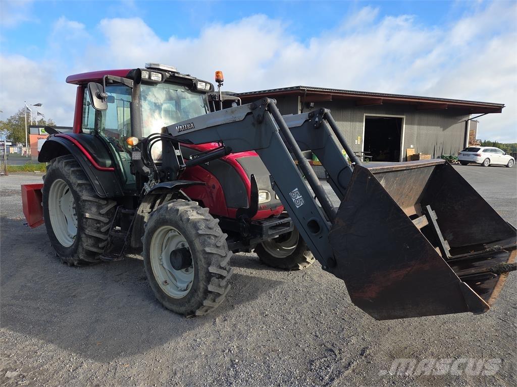 Valtra N121 Traktorok