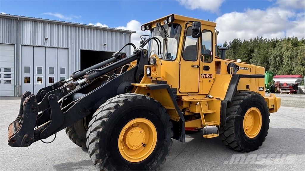 Volvo L90 LASTMASKIN Gumikerekes homlokrakodók