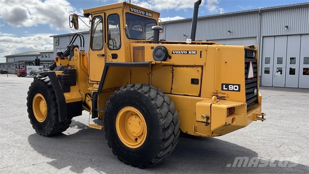 Volvo L90 LASTMASKIN Gumikerekes homlokrakodók