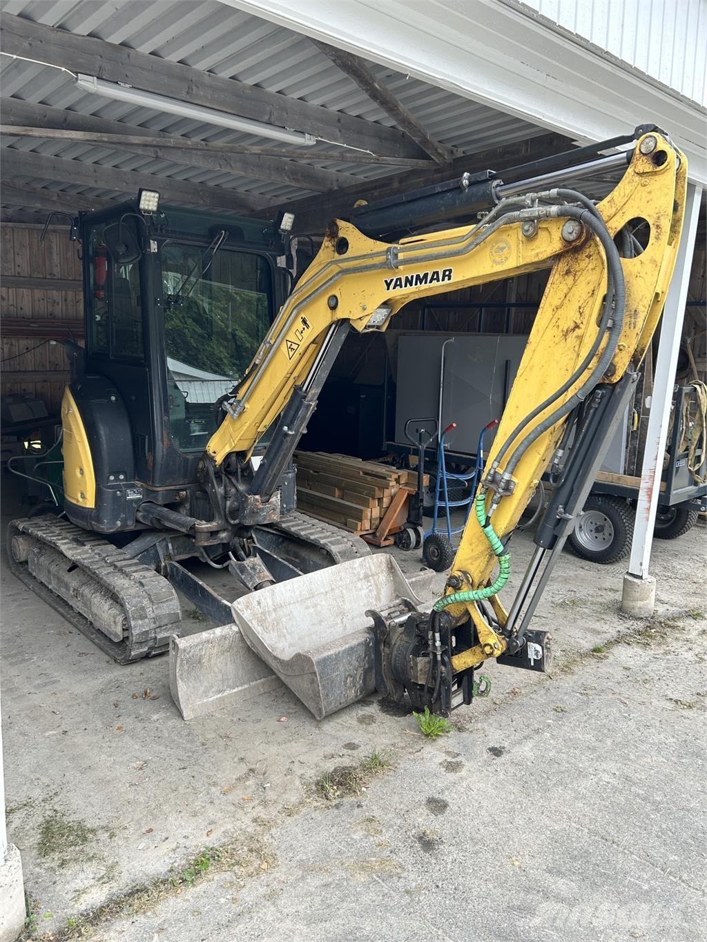 Yanmar VIO 38 GRÄVARE Gumikerekes homlokrakodók