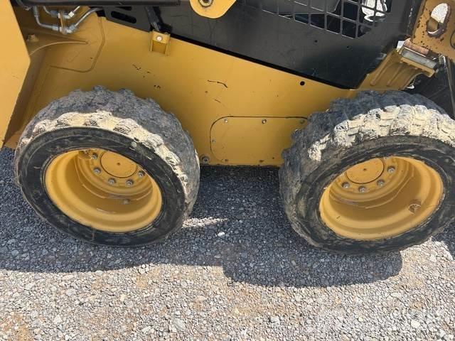 CAT 232D Gumiabroncsok, kerekek és felnik