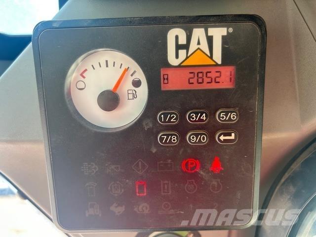CAT 236D Gumiabroncsok, kerekek és felnik