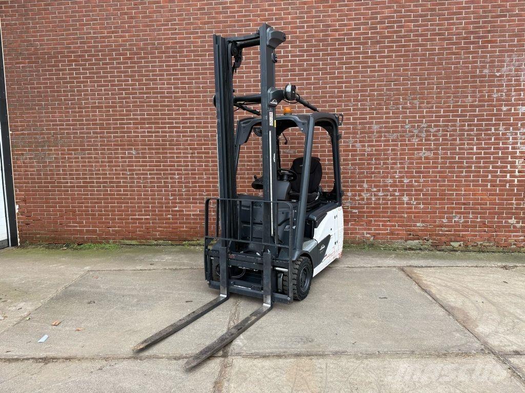 Linde E14-02 Elektromos targoncák