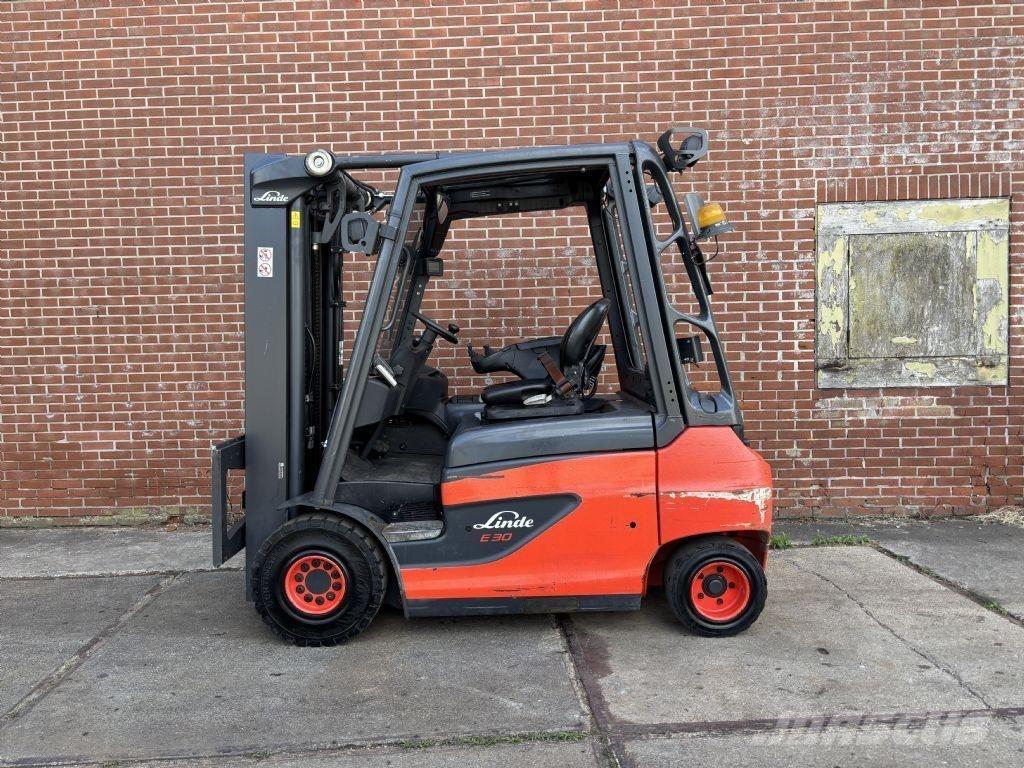 Linde E30-01 Elektromos targoncák