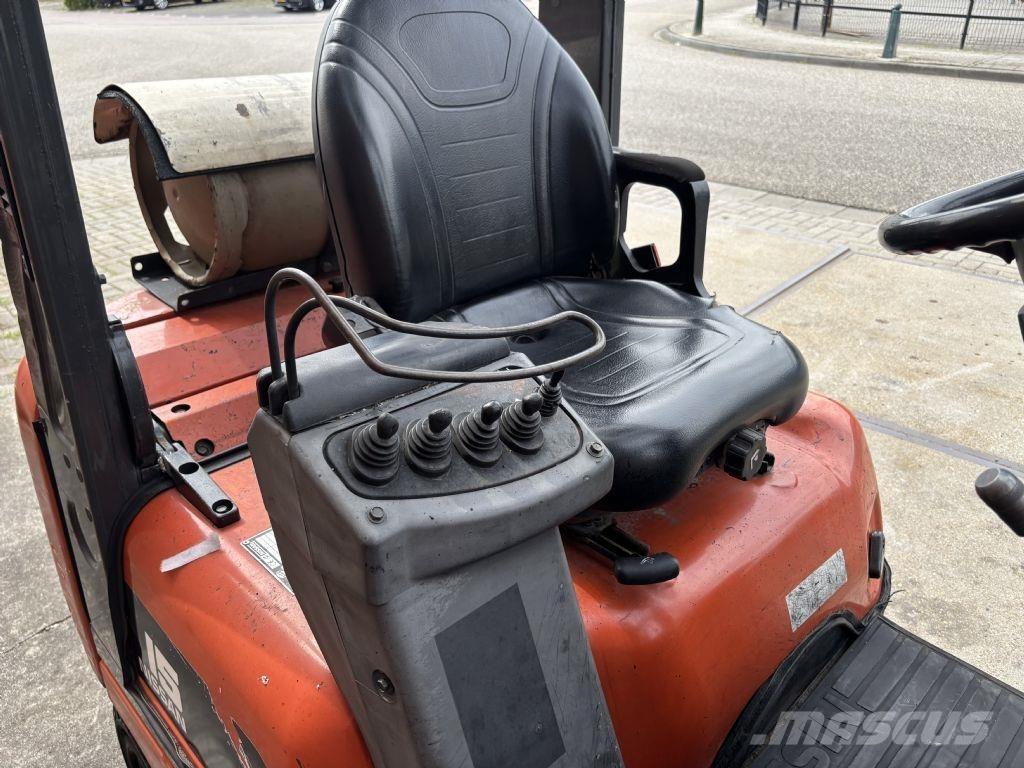 Nissan PD01A15PO Gázüzemű targoncák