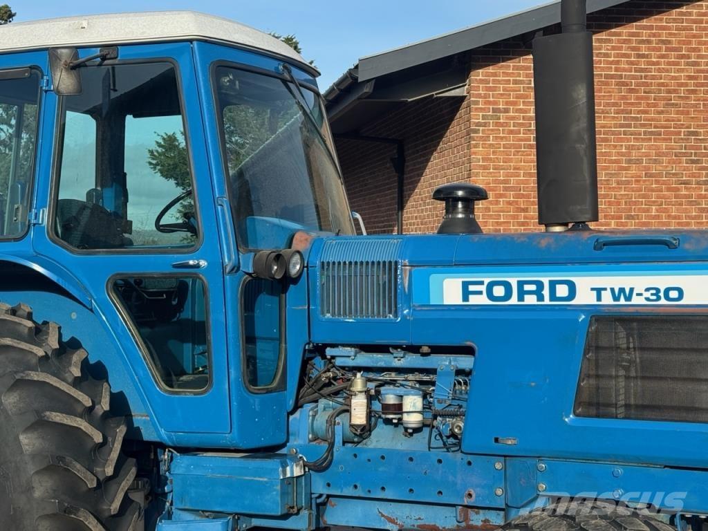Ford TW30 Traktorok