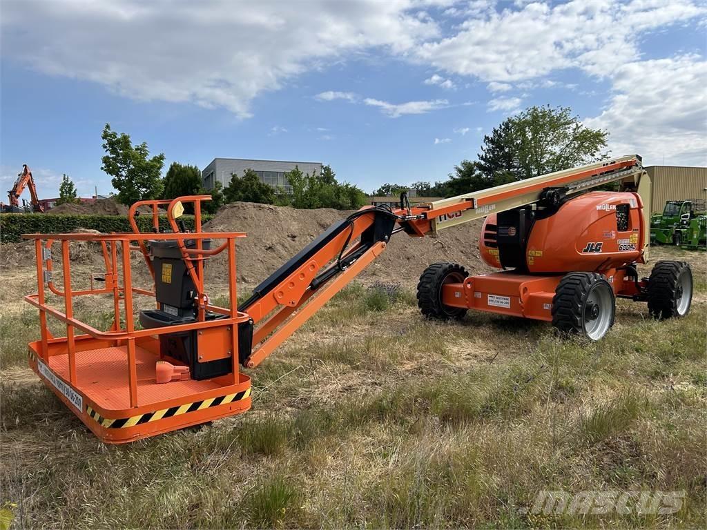 JLG 600AJ Karos emelők